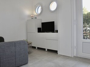 TV - Cozy 2-Room Apartment with Terrace, A/C, Parking, near the Beach (Villeneuve-Loubet)