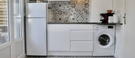 Stovetop, coffee/tea maker