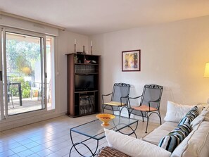 TV - Duplex with Pool, 2 Terraces, and Private Parking near Cavalière Beach (Le Lavandou)