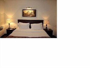 Standard Double Room, 1 King Bed | Bathroom | Slippers