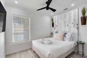 1 bedroom, iron/ironing board, free WiFi, bed sheets - Little Juan- Steps to the Beach- Free Bikes! (Santa Rosa Beach)