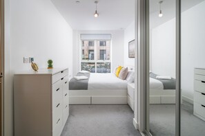 2 chambres, fer et planche à repasser, Wi-Fi, draps fournis
