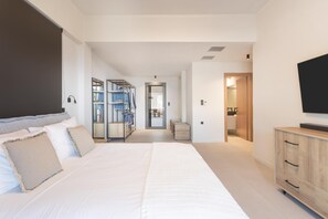 6 chambres, coffres-forts dans les chambres, bureau