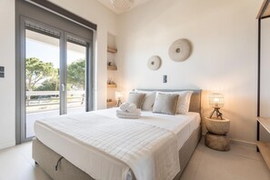 6 chambres, coffres-forts dans les chambres, bureau