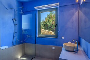 House, Accessible | Bathroom | Designer toiletries, soap, shampoo, toilet paper - Roots Suites in Crete (Agios Nikolaos)