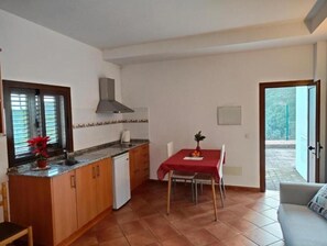 Interior - B- Apartamento Superior (Moya)