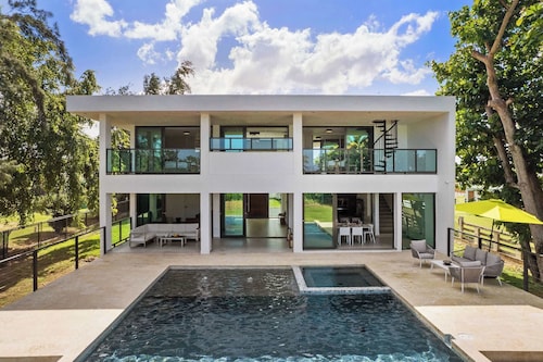 Salty Villa | Modern Beachfront Oasis