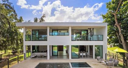 Salty Villa | Modern Beachfront Oasis