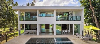 Salty Villa | Modern Beachfront Oasis