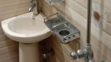 Shower, designer toiletries, towels, soap