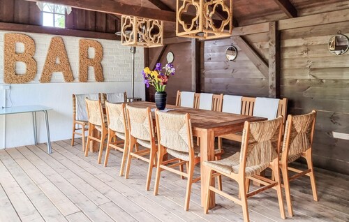 7 bedroom lovely home in Szalstry