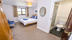 3 bedrooms, desk, iron/ironing board, travel cot