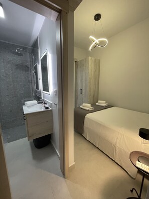 2 habitaciones, tabla de planchar con plancha, internet y ropa de cama 