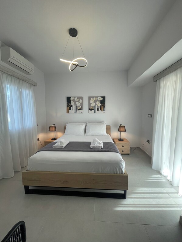 2 bedrooms, iron/ironing board, Internet, bed sheets