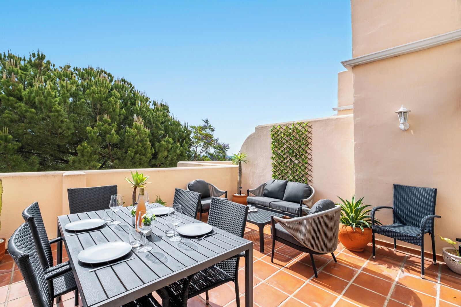 屋外ダイニングエリア