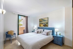 2 bedrooms, iron/ironing board, travel cot, WiFi - Spacious apartment in Marbella (Marbella)