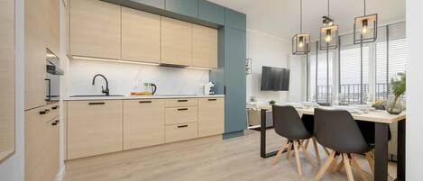 Fridge, microwave, stovetop, dishwasher