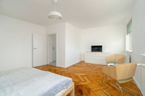 Iron/ironing board, WiFi, bed sheets - Functional Studio in Poznan | Parking, SmartTV (Poznan)