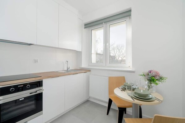 Fridge, oven, stovetop, dishwasher - Rycerska 5 | Functional Studio | SmartTV (Poznan)