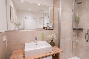 Unclassified image, 5 of 10, button