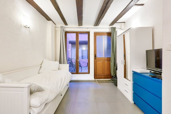 1 chambre, accès au Wi-Fi (inclus), literie fournie