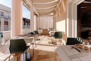 Free daily continental breakfast - Aeris Suite & Relax (Polignano a Mare)