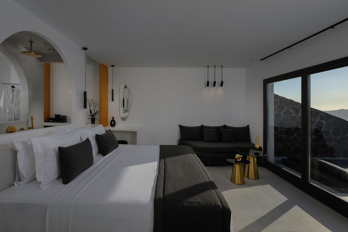 1 bedroom, in-room safe, desk, blackout drapes
