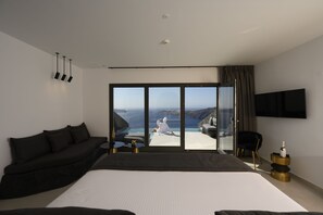 Executive Suite with Infinity Heated Pool | 1 bedroom, in-room safe, desk, blackout drapes - Arany Terra (Santorini)
