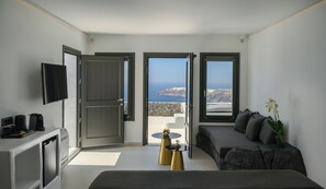 Suite with Heated Plunge Pool | Living area | Flat-screen TV - Arany Terra (Santorini)