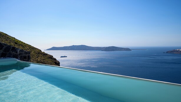Executive Suite with Infinity Heated Pool | 1 soverom, safe på rommet, skrivebord og blendingsgardiner