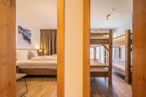 3 bedrooms, WiFi, bed sheets - TOP 2 - Großzügiges Apartment in der Tiroler Zugspitzarena, an der Skipiste (Berwang)