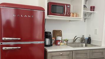 Fridge, microwave, coffee/tea maker, electric kettle