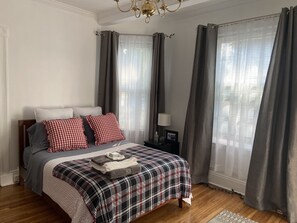 1 Schlafzimmer, Schreibtisch, BĂŒgeleisen/BĂŒgelbrett, kostenloses WLAN