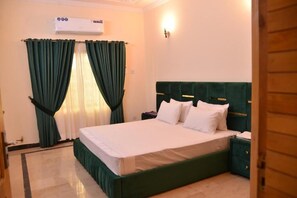 In-room safe, desk, soundproofing, iron/ironing board