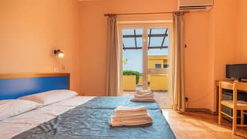 Standardværelse | 1 soveværelse, pengeskab på værelset, skrivebord, sengetøj