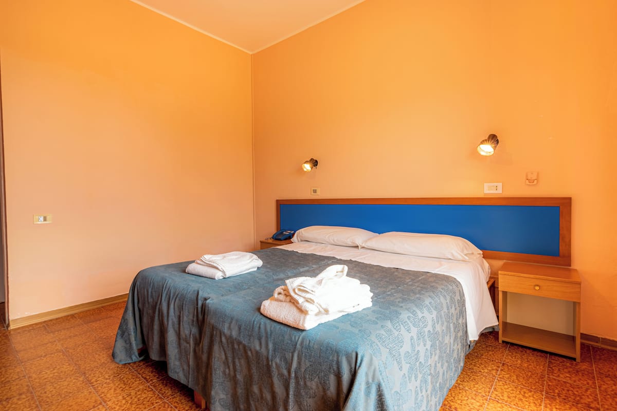 Standard Triple Room | 1 bedroom, in-room safe, desk, bed sheets