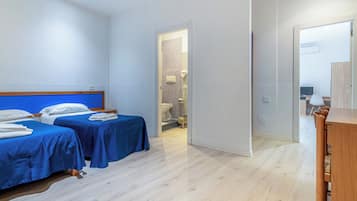 Comfort Room | In-room safe, desk, bed sheets