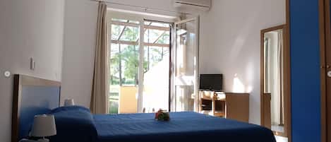 1 bedroom, in-room safe, desk, bed sheets