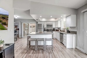 Fridge, microwave, oven, stovetop - Luxury Home w/ Heated Pool & Golf Access (Scottsdale)