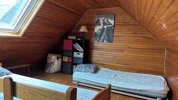 6 chambres, bureau, fer et planche Ă repasser, lit parapluie