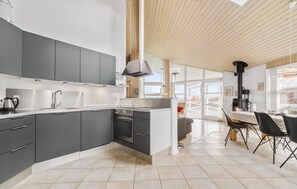 Réfrigérateur, plaque de cuisson, lave-vaisselle, cafetiÚre/bouilloire