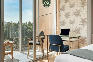 1 bedroom, desk, travel cot, WiFi