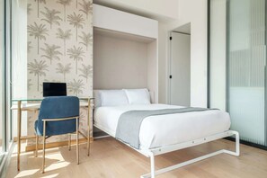 1 bedroom, desk, travel cot, WiFi