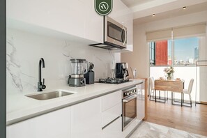 Fridge, microwave, oven, stovetop - New 1BR Condo in Front of Cibeles - Roma - Condesa (Mexico City)