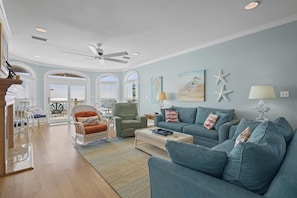 TV - Gorgeous beachfront property with an expansive back deck and perfect Gulf views! (Gulf Shores)