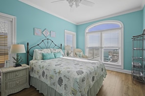 4 bedrooms, Internet, bed sheets - Gorgeous beachfront property with an expansive back deck and perfect Gulf views! (Gulf Shores)