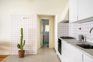 Refrigerador, horno, parrilla de estufa y lavavajillas 