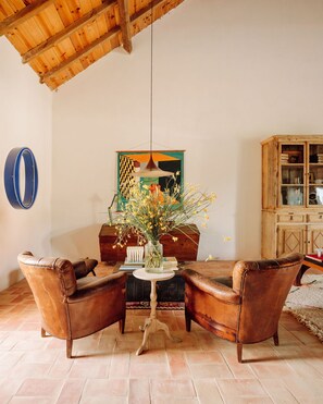 Área de estar no saguão