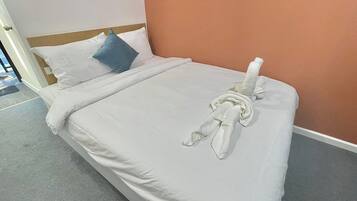 Standard Studio, 1 Queen Bed, Garden View