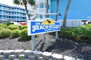 Property grounds - Oceanfront Condo with Shared Pool! Beach House 301 - Carolina Sunshine (Garden City)